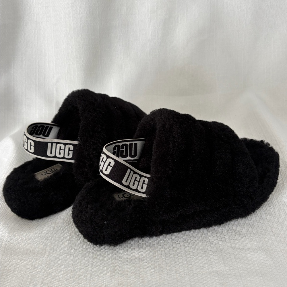 UGG Fluff Yeah Slide Black Kids Size 1 EU 32.5 (B143)✨